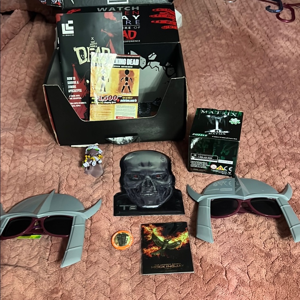 Loot Crate Collectible Set